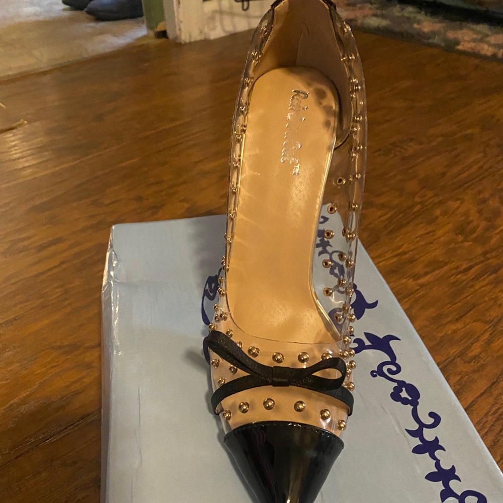 Shoes - Picture 3 of 4